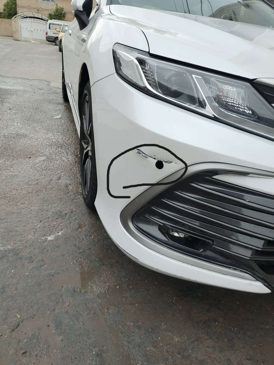 السلام عليكم اخوان للبيع كامري
 عبداللطيف جميل مديل 2024 هايبرد 
فول اعلى فئه بل كامري Gle
السياره جديده وماشيه ٨٧
بيه طخطخات وتكحيل موضح ب الصوره

وبيهه باب عكس السايق هم موضح فقط
 رقم بغداد بأسمي مكاني بغداد 
السعر ٢١٥ وبيهه مجال
***********
