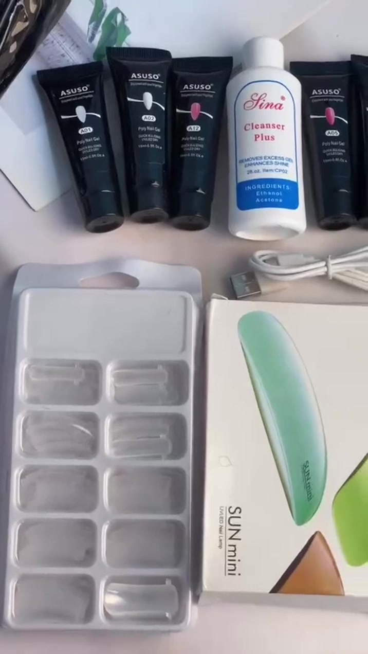 ✨ صالونكِ الخاص في بيتكِ مع طقم البولي جيل المتكامل! ✨
تألقي بأظافر قوية، طويلة، ومثالية بكل سهولة وبنتيجة احترافية تدوم لأسابيع! 💅💖
تعرفي على مكونات الطقم بالتسلسل وخطوة بخطوة:
 1️⃣ قوالب الأظافر الشفافة (Dual Forms)
• 2️⃣ أنابيب البولي جيل (ASUSO Poly Gel)
• 3️⃣ قاعدة الجيل (ASUSO Base Coat)
• 4️⃣ محلول المنظف (Sina Cleanser Plus)
• 5️⃣ القلم المزدوج (قلم التشكيل): يحتوي على جهتين
• 6️⃣ الملقط الشفاف (Clip
• 7️⃣ المبرد الأبيض العريض
• 8️⃣ مصباح التجفيف الذكي (SUNmini): جهاز الـ UV/LED
• 9️⃣ الطبقة اللامعة (ASUSO Top Coat)
#ستوريات + #بوست.#بغداد #البصرة #النجف #كربلاء #بابل
#ديالى #الأنبار #نينوى #كركوك #واسط
#أربيل #السليمانية #دهوك #العمارة #الناصرية
#الديوانية #السماوة #الحلة #توصيل_كل_العراق #متوفر_الآن


**إذا كنت صاحب هذا الإعلان وتريد حذفه لأي سبب، رجاءا أرسل رسالة إلى الدعم الفني**