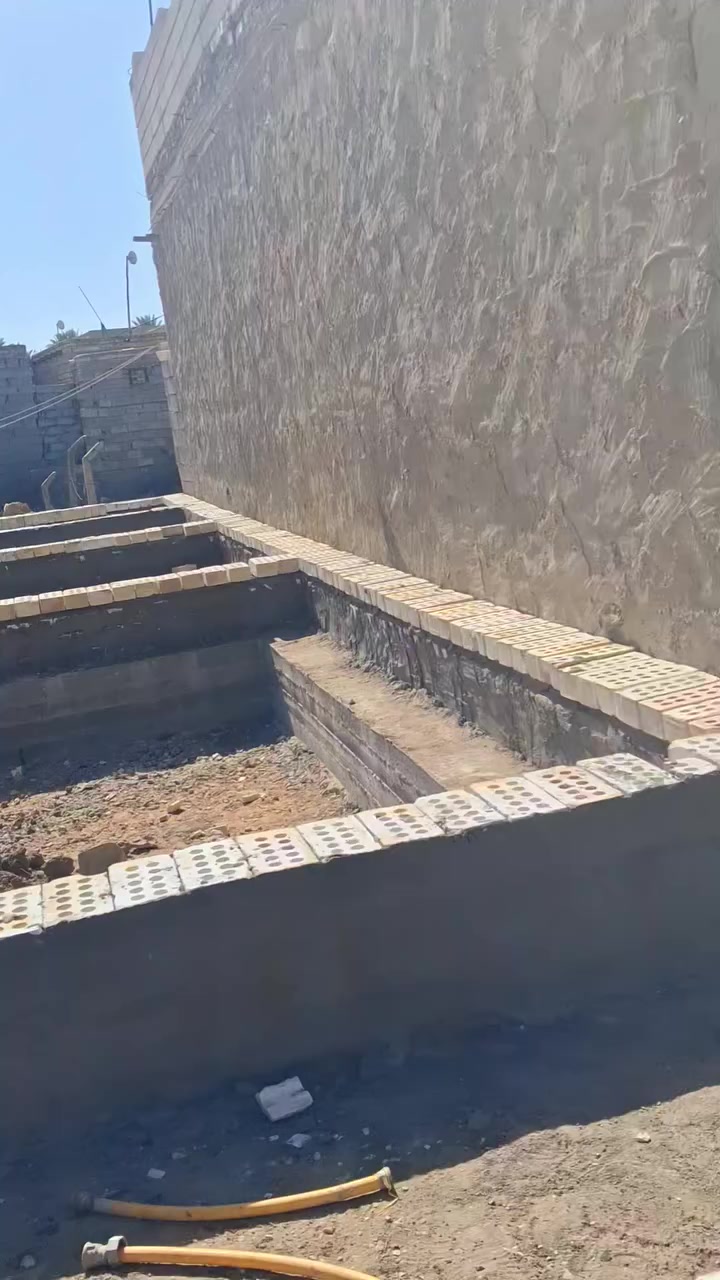 عرصة للبيع بالكوفة قرب فلكة الدلال  مساحة 100 متر سند 25 زراعي بيها اساس شريطي مع تجعيب طابوك مع 4 الاف طابوكة والمخزن كامل عوزها بس دفان وتبني براحتك السعر 12 رقمي ***********
