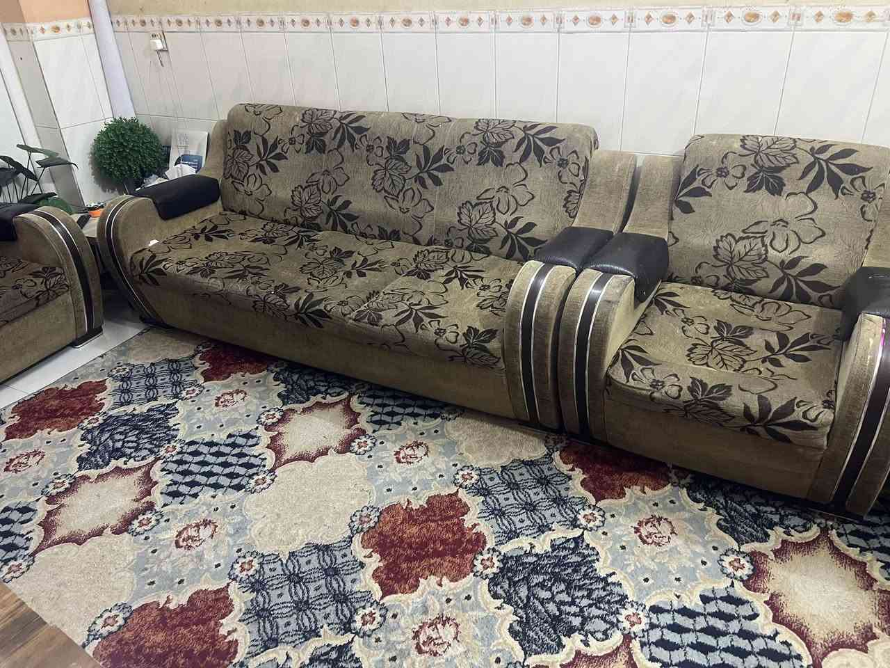 ساعه جديده 
قبل شهر للبيع 20 مع نص تخم ب 50  مع ثريات ا لوحده  5  مع مغسلة تعليك جديده مع الخلاط 35يم مستشفى الكفيل ***********
