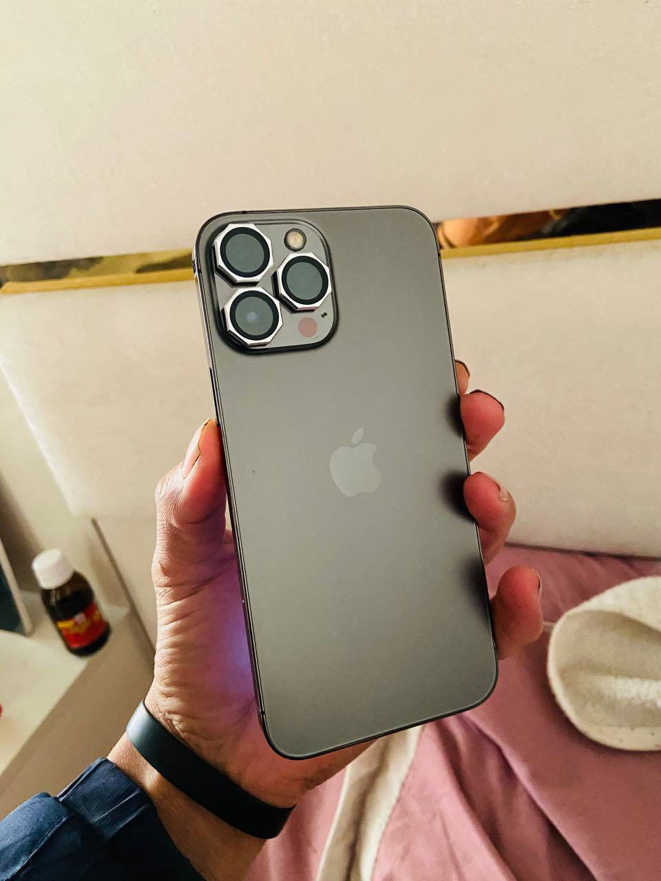 سلام عليكم ‏ ‏iPhone 13 Pro Max ذاكره 256 جهاز عل وضع الشركه ما مفتوح ﮼وين ماعجبك ودي ضمان 5 أيام 
سعر 675 مكاني شهربان المقدادية ***********
