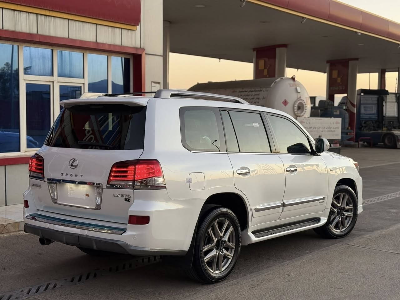 LEXUS / لێگزیز

2011 مانگی ٦

سەیارەکە بێڕەقەمی دووبەیە

تەنها ۲ پەڵەبۆیاخی پێوەیە

بەبێ دەحم و لێدراو و ناو گرتن

سەیارەکە کامل کراوەتە ۲٠۱٥

لەسەر بیلادی

سەیارەکە لەڕوی مواسەفات قەپات مواسەفاتە

SPORT/S

گێڕ و مەکینە و کارەبای هەمو گیانی بەشەرت

سەوت و دووکەڵ بەشەرت

دەبڵ و چوپ و هەواکانی هەموو بەشەرت

سەیارەکە کامل مەسروفە و هیچ مەسروفێکی نیە 

مەحامەلەکی برایانە

شوێن ڕانیە/چوارقورنە

***********
***********
