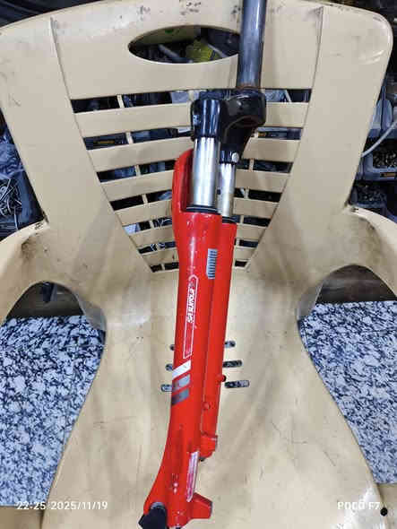 سلام عليكم 

دبل حجم 28 ماركة سيناتور مستخدم شغال يحتاجله تنضيف فقط 

تحكم قفل فتح+ ضبط الوزن 

سعره20مع التوصيل

نظافته بل صوره

متوفر توصيل جميع المحافظات 5
***********
