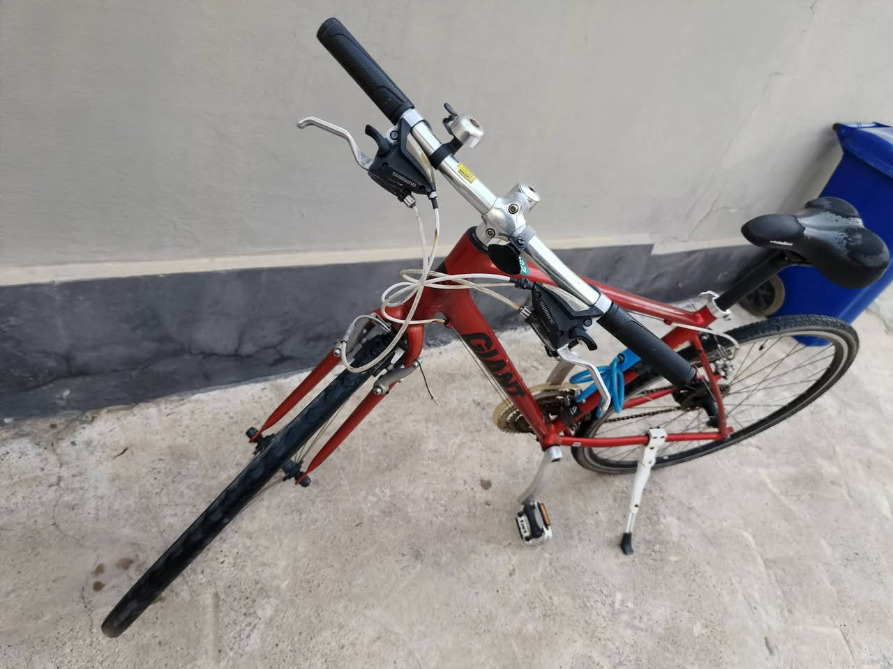 🚴🔥 للبيع | GIANT الأصلية 🔴
✨ دراجة رياضية أصلية بحالة ممتازة، خفيفة وسريعة وجاهزة للاستخدام.
💎 المواصفات:
✅ ماركة GIANT الأصلية.
✅ هيكل ألمنيوم خفيف ومتين.
✅ ⚖️ الوزن: حوالي 12 كغم.
✅ 🛞 : مقاس27.
✅ ⚙️ غيارات Shimano الأصلية.
✅ 🛑 فرامل أمامية وخلفية قوية.
✅ 💺 مقعد مريح قابل للتعديل.
✅ 🔔 جرس.
✅ 🔒 قفل مع المفتاح.
🎯 مناسبة للرياضة، المشاوير اليومية، والتمارين. ✅ جاهزة للاستخدام مباشرة. السعرر.. (184).. قابل للتفاوض بل معقول


**إذا كنت صاحب هذا الإعلان وتريد حذفه لأي سبب، رجاءا أرسل رسالة إلى الدعم الفني**