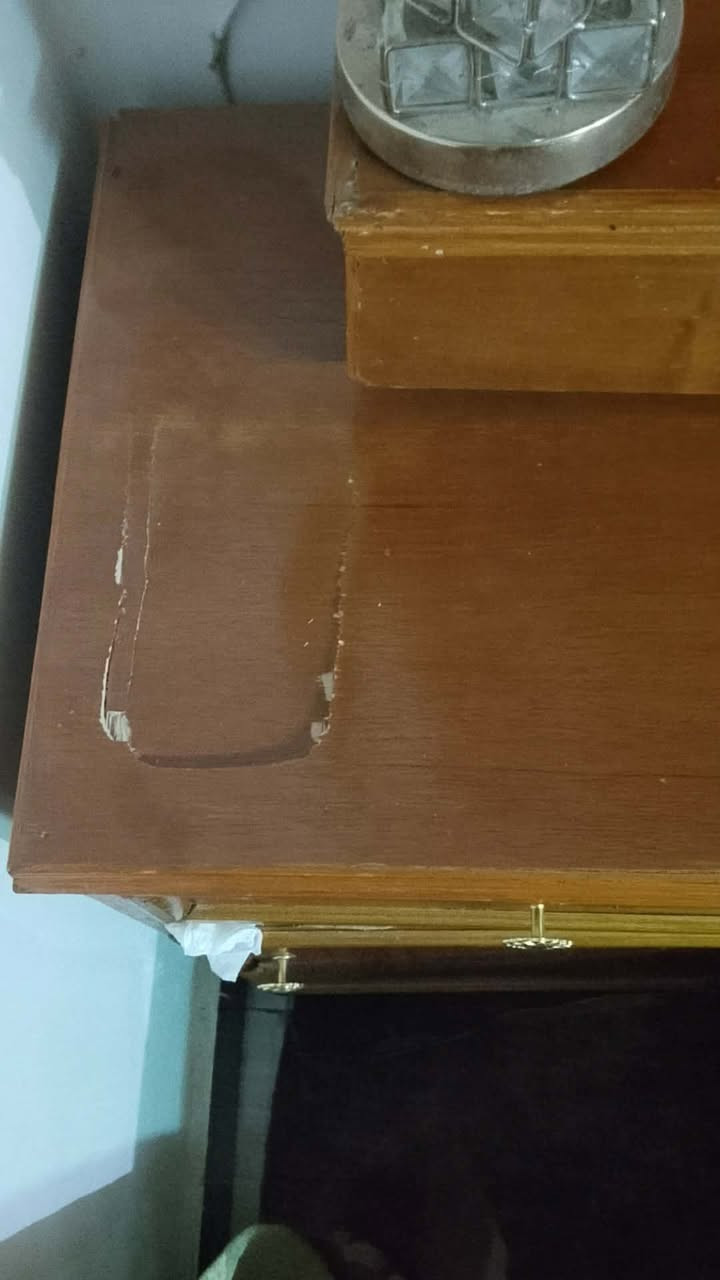 السلام عليكم 
للبيع غرفة نوم خشب عراقي بيها اضرار بسيطة مثل ما موضح بالصور 
السعر 800 الف وبيها مجال بسيط 
المكان كربلاء 
الشراي يتفضل خاص


**إذا كنت صاحب هذا الإعلان وتريد حذفه لأي سبب، رجاءا أرسل رسالة إلى الدعم الفني**