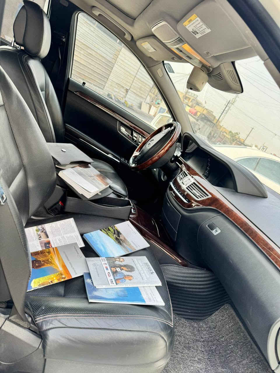 السلام عليكم
مارسدس S550 بغداد رقم مميز لون ابيض محرك ٨سلندر موديل ١٣ ،، باقيه على اسم من استلام الشركه سنويه ورقم الجديد ،، فول مواصفات ومعروف مواصفات الفول ،، بردات جانبيه وخلفيه كراسي تدفأ تبريد ،، كراسي ولايتات متحركه مع الاستداره لايت ديناميك ،، جكات صعود حسب الوضعيه ،، جنجر  تبريد قطعتين سلايت دروف حساسات اماميه خلفيه ،،، مواصفات كثيره بيه مكفوله كفاله عامه قطره صبغ مابيه كلشي على وضع الشركه ،،، مكفول كير محرك حداديه،،، سعره ٢٨٠ وبيه مجال بسيط رقم ***********
