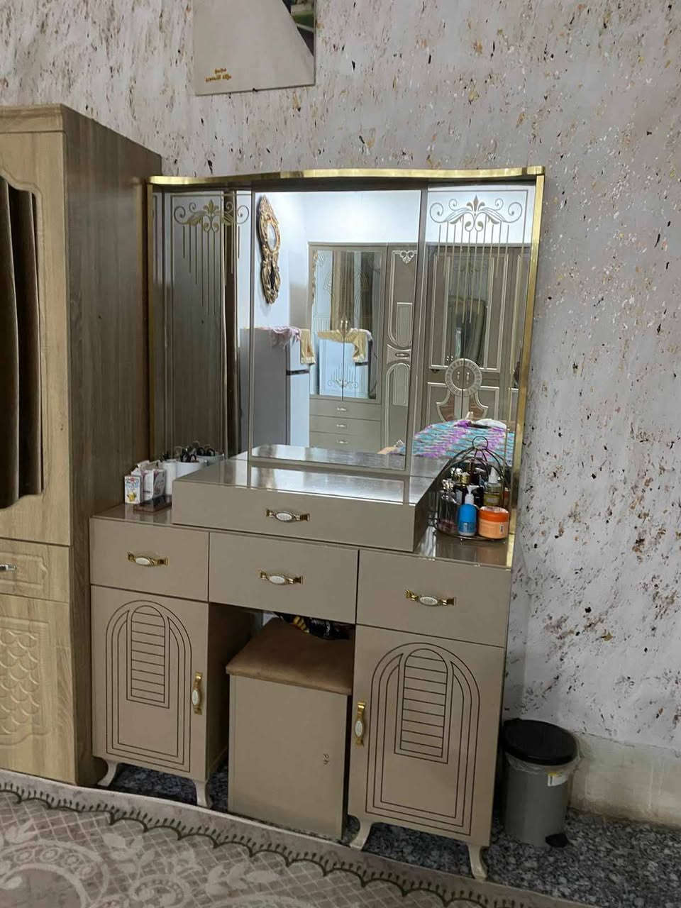 غرفه نوم تركي ضخمة درجة أولى نظيفة 10 قطع مستخدم شي قليل ب مليون وبيها مجال قليل
مكانها يوسفية


**إذا كنت صاحب هذا الإعلان وتريد حذفه لأي سبب، رجاءا أرسل رسالة إلى الدعم الفني**