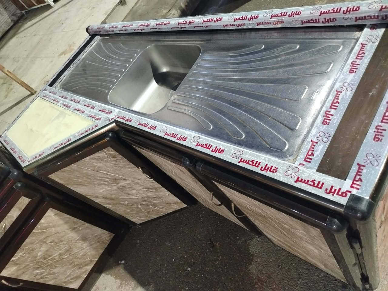 كاونتر للبيع ثلاث قطع شغل موصل ثقيل جديد جديد السعر 280 بها مجال(***********)(***********)
