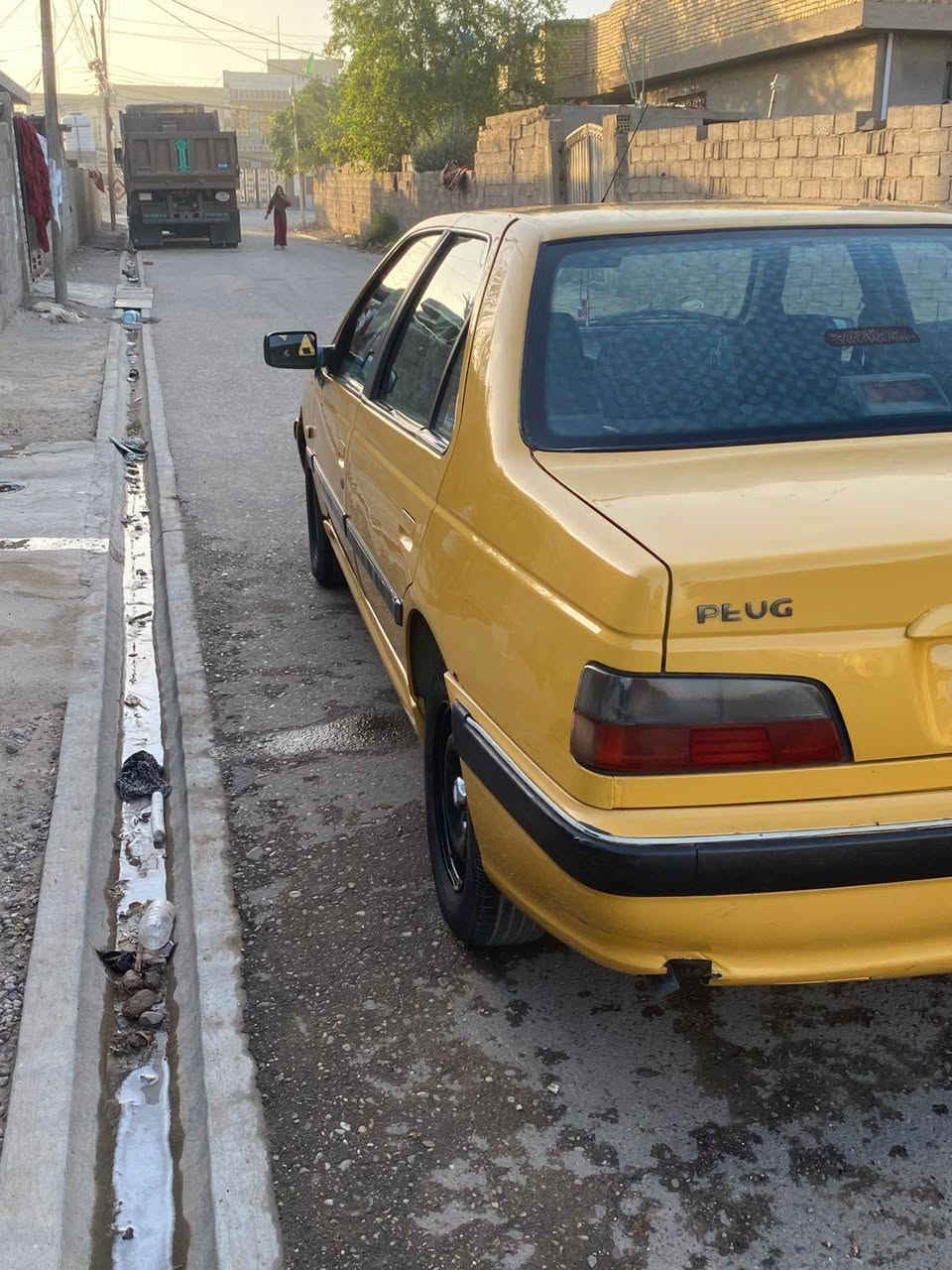 السلام عليكم سياره بيجو بارص ٢٠١٥ سياره مكفوله مكينه كير وتبريد وحدانيه صدر أمامي وخلفي سياره مكفوله من الضربه وجاهز من كلشي واحله من الصوره  والسعر ٥٠ وبيه مجال ومكاني مدينه الصدر  ***********
