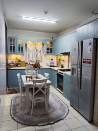 مطبخ ٥م • داخل ألمنيوم • كوارتز طبيعي