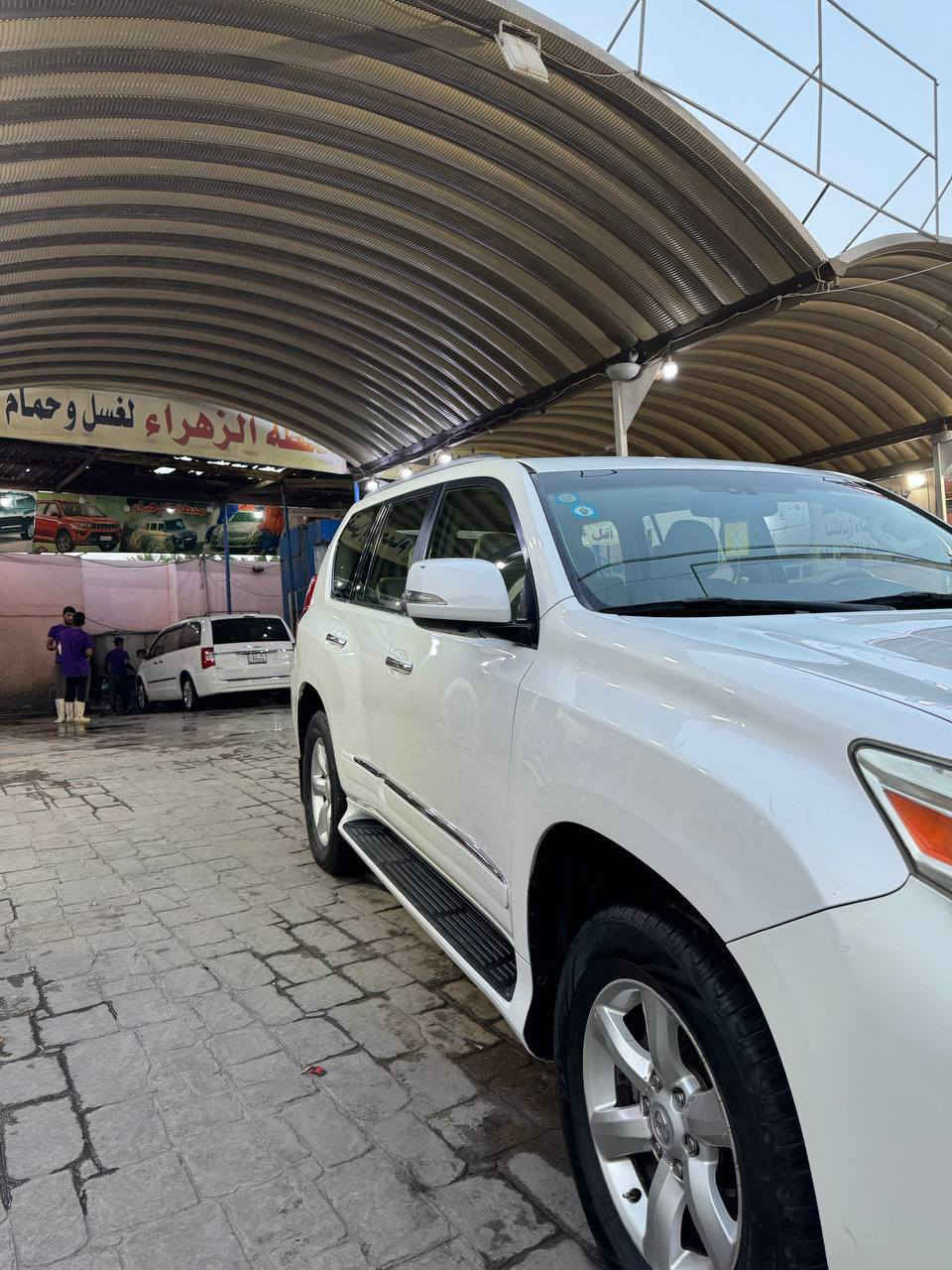 لكزس برادوGx460 موديل 2010 وارد خليجي فول موصفات واحد على واحد محرك V8 /4X4 السياره جديده وجاهز من كلشي تخم تأير  حداديه المواصفات ( فتحه. داخل. بيجي. كشنات جلد +كهربائي. فول حساسات مري شفط +اشاره فول ايرباك  كامره خليفيه شاشه  كشنات اخيره كهربائي سبعه راكب تلث قطع تبريد بصمه  دشبول لونين السعر (250 
)   الستفسار  اتصل / ***********/ عنوان سياره بغداد  اخوان بيع فقط
