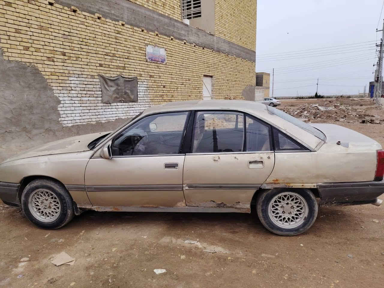 اوبل اوميكا للبيع
موديل ٨٩ 
حداديه ١٠٠ بل ١٠٠ 
باتري جديد 
طخم تاير جديد 
السياره شغله 
كير مكفول 
محرك بيه خيط بخار 
السيارة بسمي 
السنويه لغايه ٢٠٣٠
كير اوتو
السعر ٢٠ وبيه مجال


**إذا كنت صاحب هذا الإعلان وتريد حذفه لأي سبب، رجاءا أرسل رسالة إلى الدعم الفني**