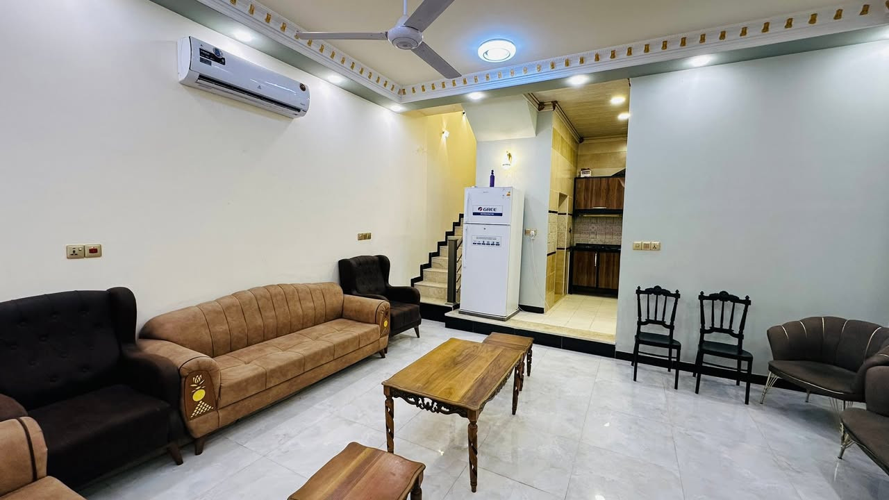 بيت ركن مؤثث 🏡 للبيع في كربلاء
المساحة 60 م طابقين ✅
يحتوي ثلاث غرف نوم 🛌 
و حمامين وصالة و مطبخ 👍🏻
الموقع مقابيل حي العباس 🕌 
عامود 17 
منطقة راقية جدا 
تبعد كيلو واحد عن الامام العباس عليه السلام 
البيت جديد و مؤثث كامل 
اثاث درجة اولى ✔️ 
بناء درجة اولى ✅

* البيت جديد غير مسكون سابقاً 😍

السعر 125 مليون
للاستفسار ***********

جميع الخدمات كاملة 
مي مجاري تبليط كهرباء 
مولدة سحب

