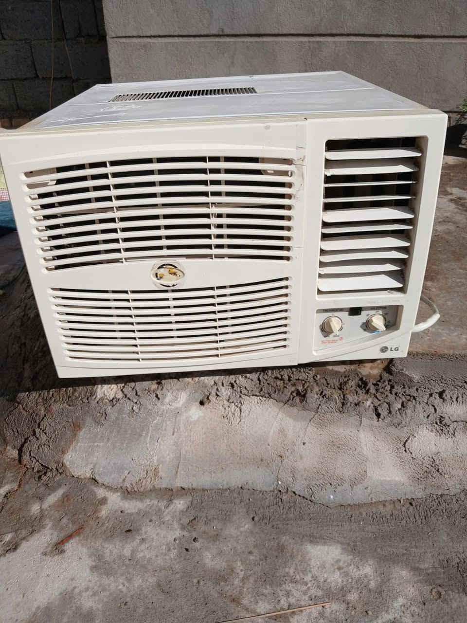 مكيف 2 طن  نوعيه ال جي نضيف وشغال علفحص ونضيف مكاني بابل ابي غرق سعره 200 وبي مجال جنت خاله بحل وعزلت المحل وريد ابيعه ***********
