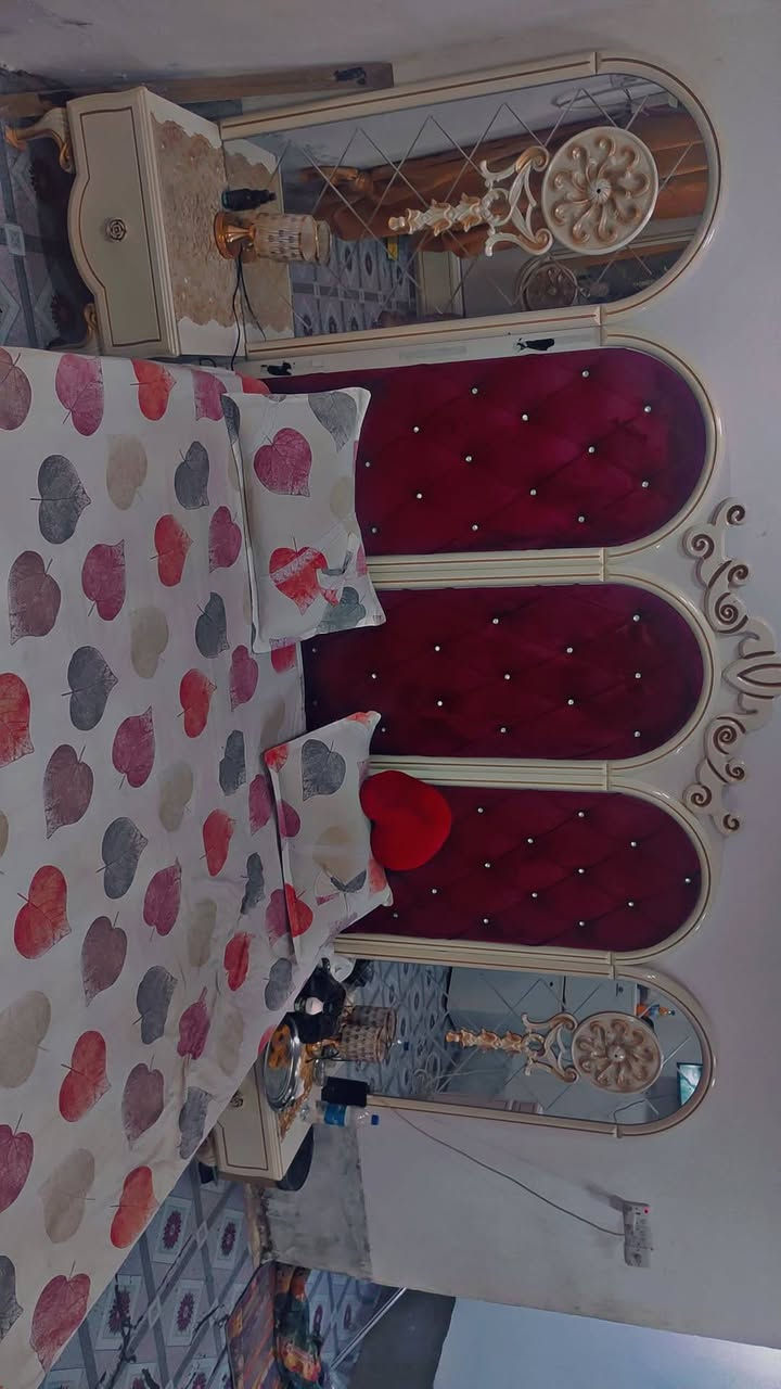 سلام عليكم من رخصت الادمن 
عرفه نظيفه اخو الجديد للبيع السعر 500وبيه مجال 
*********** واسط العزه جديده
