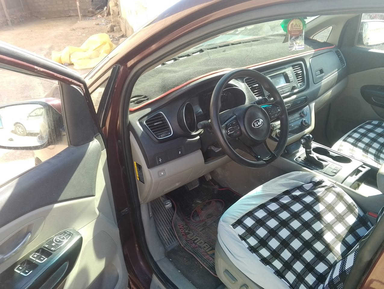 سيدونه 15وارد باب سلايت خلف سايق مضروبه بمريكه  اسعر150بيه مجال ***********
