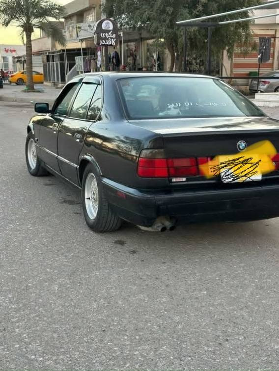 سلام عليكم بي ام موديل 1991
حجم 525i اصل وفصل 
گير اوتماتيك 
محرك وكير و اكسل بالشرط 
صدر 70٪ 
تخم تايرات نظيف داخل جلد 
2 جام كهرباء 
سنوية ما ساقط لحد شهر السابع 
دفتر بانزين بيها 
قفل مركزي اربع بواب سنتر لوك 
شرط بدون خياس شاصي سليم 
سعرها 60 مكاني كركوك 
شرط تحويل وغرامات وقانونيات 
سيارة مال بيت نظيفة وجاهزة


**إذا كنت صاحب هذا الإعلان وتريد حذفه لأي سبب، رجاءا أرسل رسالة إلى الدعم الفني**