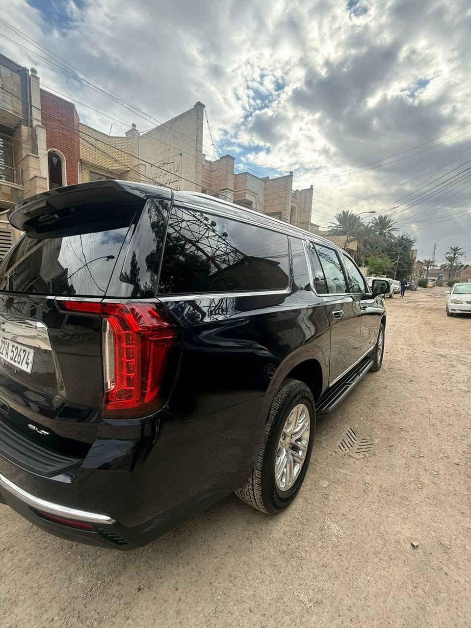 السلام عليكم GMC يوكن شاطي طويل موديل2024مسافه مقطوعه 3,000
سياره فول مواصفات تواصل ***********
شاشه جبيره  شاشه دجيتل الكتروني سياره فول للاخير سياره ما نازله للشارع وما مشتغله خط ابد سياره جديد بمعنى الكلمه  لون ازرق جنطه كهرباء سياره فول فتحة سقف الحادث بنيد وباب اصلي تفصيخ نفس الون والجاملغ مصبوغ 
مكاني بغداد شارع فلسطين
