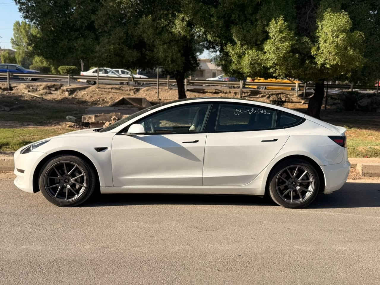 تسلا مودل 3 موديلهة 2023 تك ماطور حادثهة جاملغ خلفي وطخات بالصفحة وايرباك بردة فقط ماشية 60 الف مواصفات التسلا معروفة 
السعر 176 وبيهة مجال
***********
