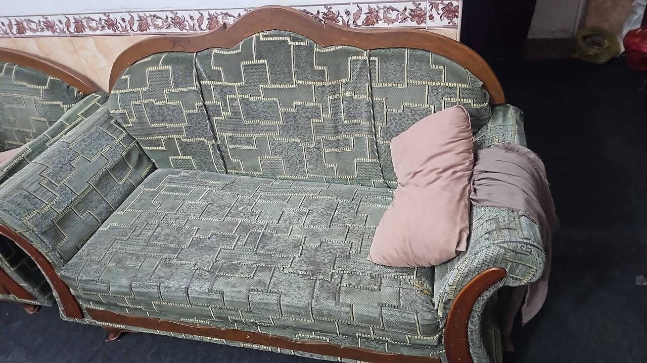 غراض مستخدمة للبيع ميز طعام مع ٦ كراسي كونفيرة تخم ١٢ نفر طباخ شغال مكانة كربلاء حي المجتبى الاتصال بالرقم ***********
