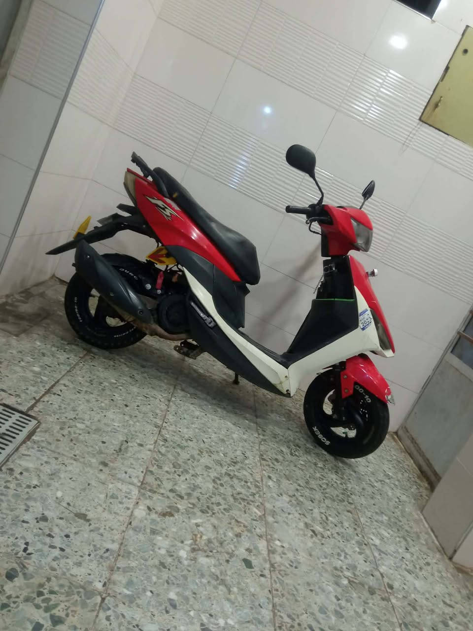 السلام عليكم اخوان دراجه للبيع الله شاهد ماتسمع صوتها ومكفوله من الفتح بيها سحب تشلع شلع كهربائيات كلها شغاله فقط نتركت وصار بيها دخان خفيف /السعر 300 وبيها مجال/مكان الرشاد قرب فلكه حي النصر 
‏‪0773 810 1325‬‏واتس
