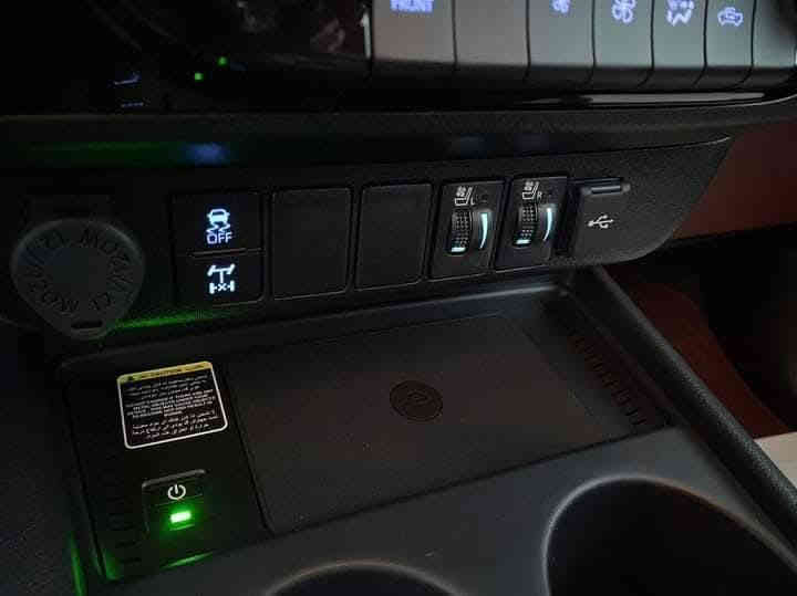 السلام عليكم سيارة هايلوكس2023 فول مواصفات ماشيه 100 ألف حقيقي شركة ساز رقم السيارة اربيل دولي السعر 330 الاتصال ***********
