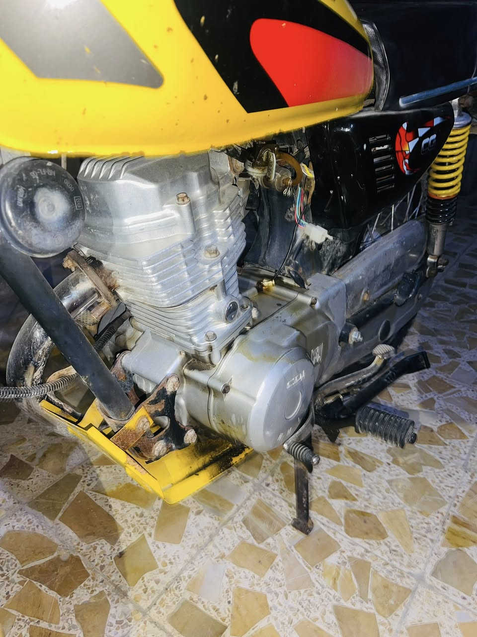 سلام عليكم درجه نامه رقم وسنويه راعيهه بل قبله دراجه حلوه ونضيفه مفتوحه بستم  مديل 21 راعيهه يريد تحويل   مكينه معوركه دهن بسبب الجبن شتريت جبن بس ماعرف اشدهن اطكياهن ويا دراجه سعر 1350بيهه مجال مكاني حيانيه شارع السيد ***********
