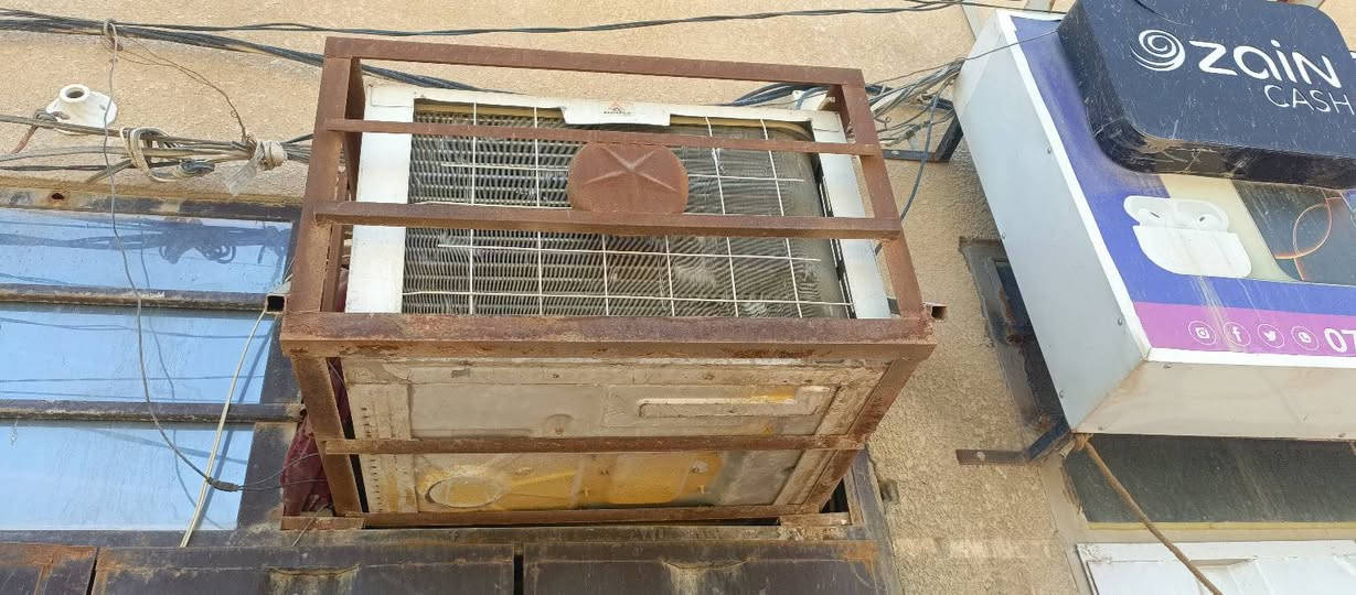 مكيف الحافض تبريد ثلج السعر 170 بي مجال بسيط والغلاف موجود مالته شرط الشغل كربلاء حي القادسيه ***********
