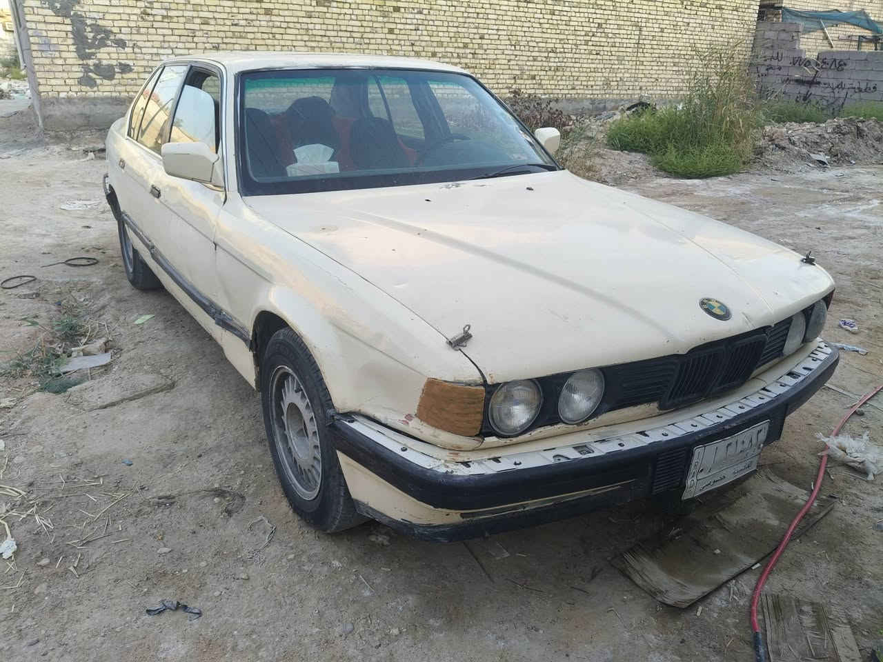 بي ام 735
محور گير ومكينة بطة خير من الله مكينتها بس دهن وبانزين
ب22 وبيها مجال بسيط  
المكان كربلاء مركز المدينة 
***********
مامتواجد على الفيس بوك
