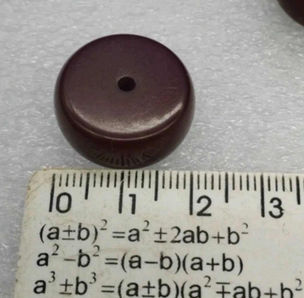 خرز قرصي مسطح أحمر عتيق، ربما من الباكليت، بلاستيك مضغوط قديم، 290 دولارًا أمريكيًا.
خرز قرصي مسطح عتيق لصنع المجوهرات. هذا الخرز مصنوع من بلاستيك مضغوط قديم، ربما من عصر الباكليت. يتميز الخرز بشكله القرصي المسطح (الدونات) ولونه الأحمر الداكن المائل إلى العنابي مع لمسة نهائية ناعمة كالحرير.

ملاحظة حول المادة: المادة الدقيقة غير معروفة ولا يمكن ضمانها. تم إجراء اختبار تفاعل قياسي (كما هو موضح في الصور)، ويستند الوصف إلى نتائج الاختبار. يُرجى إجراء تقييمك الخاص قبل الشراء.

ملاحظة: قد يختلف اللون قليلاً من خرزة إلى أخرى - بعض الخرز أغمق من غيرها. قد توجد بقع صغيرة أو علامات سطحية أو عيوب طفيفة بسبب القدم.


**إذا كنت صاحب هذا الإعلان وتريد حذفه لأي سبب، رجاءا أرسل رسالة إلى الدعم الفني**