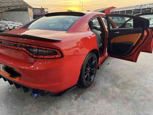 جارجر 2022  اصل ماشيه٥٠ الف حقيقي رقم سليمانيه بااسمي صور الضرر مرفقه بالمنشور فقط بنيد بدون دواخل عالفحص ابيعك وباامريكا بيها باب وجاملغ كلير وارجع واكول كلير فقط ومسؤول على كلامي بدون فتح بدون معجون بدون حادث فقط كلير السيارة جديدة بمعنى الكلمة استخدام شخصي 
داخلها لون احمر 

سياره جديده بمعنى الكلمه

المحرك : V6.  3.6L .

المواصفات :

* جناح خلفي بلادي
* ويل قياس 20 انچ  بلادي تخم تاير جديد
* ستيرن رياضي . 
مقاعد رياضية جلد   . 
* مصابيح أمامية زنون . 
* كشافات الضباب زنون . 
* المصابيح الأمامية مع LED . 
* حساسات . 
* شاشه كبيرة مع نظام ملاحة نفكيشن GPS .
* الشاشة مع اوپشنات SRT . 
* سستم صوت الپاين .
* مقاعد أمامية كهربائية عدد 1 
* مقاعد أمامية وتدفئة . 
* تشغيل عن بعد . *
* محدد سرعة . 
* تلفون بلوتوث . 
* كاميرا خلفية .
* مرايا متحسسة للاضاءة العالية .
* كير شفتر بالستيرن .
السيارة معروضه ٢٢٨$وبيها مجال بسيط الشراي يتصل وعيوني اله
***********
