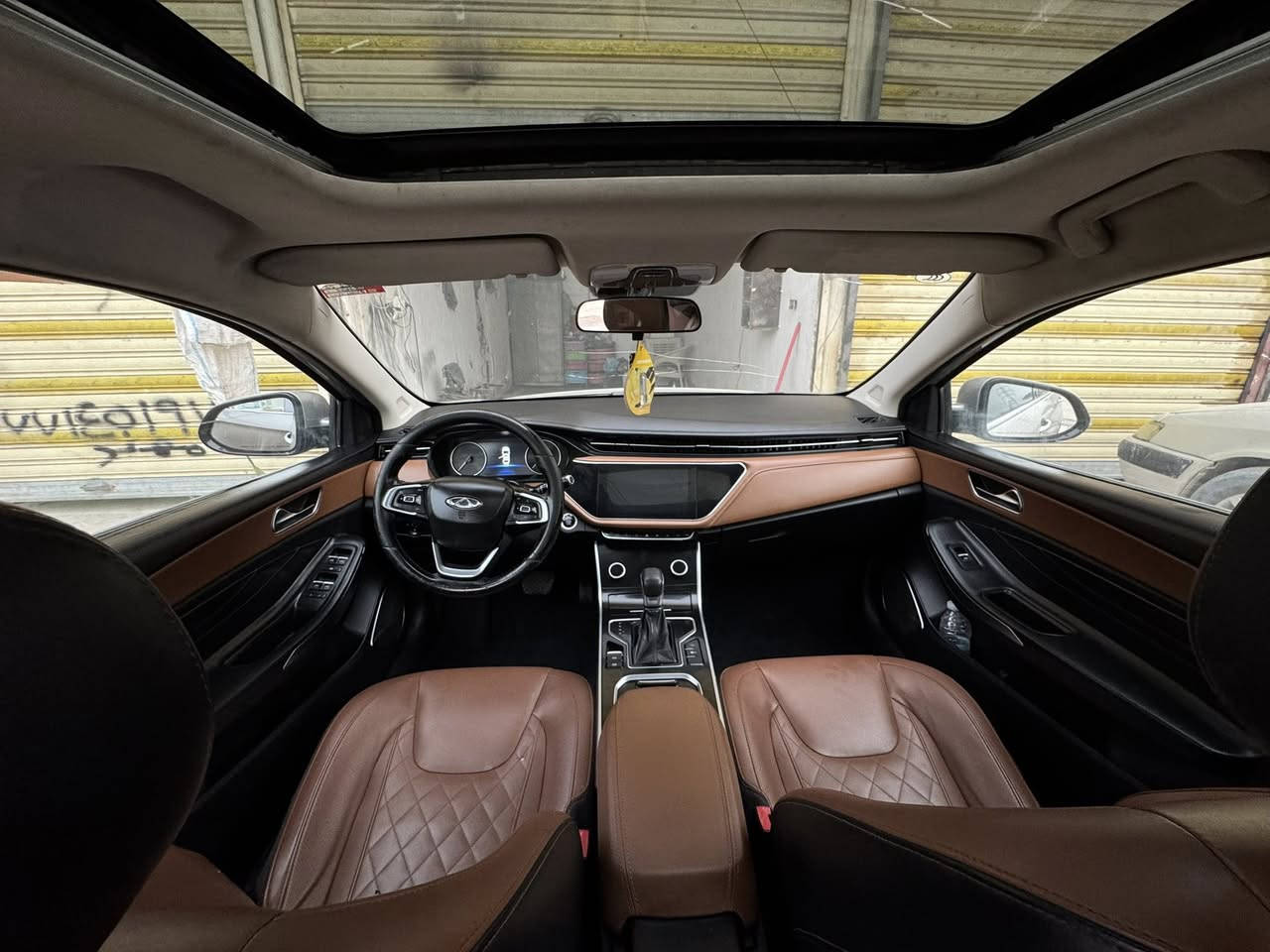 سلام عليكم اريزو 6 2020 جديده ماشيه 63 بعده بحاله الوكاله سياره جديده فول فول اعلى فئه بل شيري داخل قرميدي 
4 كامرات محيطيه مري شفط فتحه سقف لد نهاري  بصمه  
اناره ترحيب سايد بريك بصمه + توقف ذاتي  هواي هواي مواصفات بيه سبورت + نورمان سياره احلا من صور 
باقيله سنه ونص وصير حره استقطاع موباشر ماستر تاخذ وكاله عامه من صاحبه موظف سعر 97$ بكان سياره بغداد هاتف ***********
