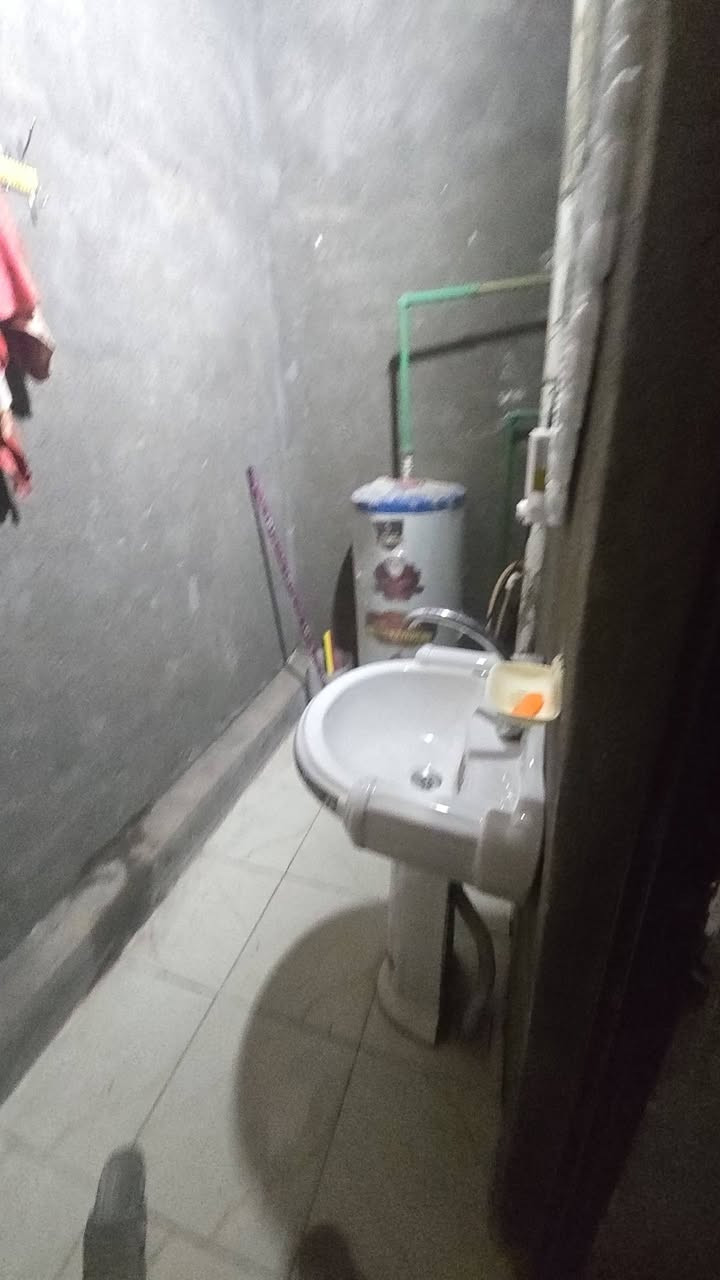 سلام عليكم بيع مستعجل  بيت ١٠٠متر طابوسند ٢٥طابق واحد بناء ٢٠٢٤ بيه كافه الخدمات مي كهرباء مجاري كربلاء رابط الزبيليه مجمع السفيرسعرة ٧٥ اوبيه مجال قليل حتى اقصاد يرهم اتصل وتدلل *********** ***********
