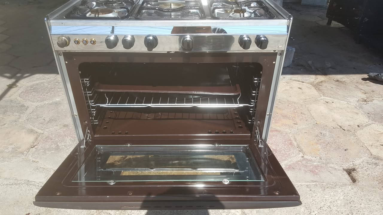 سلام عليكم طباخ مصري كريازي لبيع سعر طباخ ٣٥٠٠٠٠ الف طباخ اخو جديد رقم الهاتف ***********
