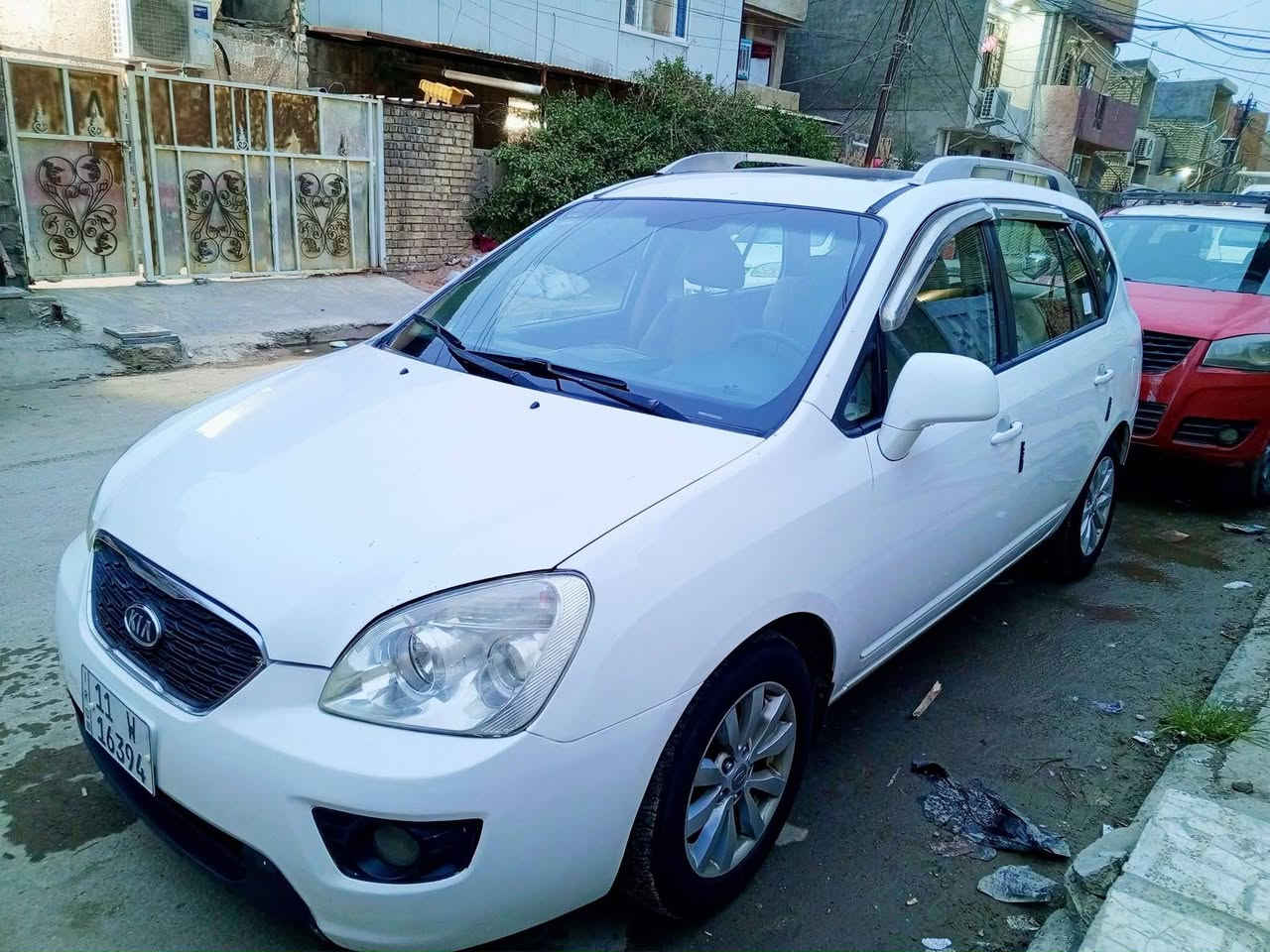 السلام عليكم 
كيا كارنز للبيع موديل 13 
رقم بغداد دولي السيارة بسمي
بيها صبغ ربع الجاملغ الامامي
ونص قبق الجنطة وطخة بسيطة جاملغ خلفي 
اثر شخوط بدون دواخل 
 فول مواصفات 
محرك 2000 دوش 
سلايت تبريد قطعتين ثلج
تحكم جهتين
7 راكب شاشة وكامره 
صدر خلفي وامامي جديد 
السعر 128
للاستفسار اتصل ***********  بغداد
