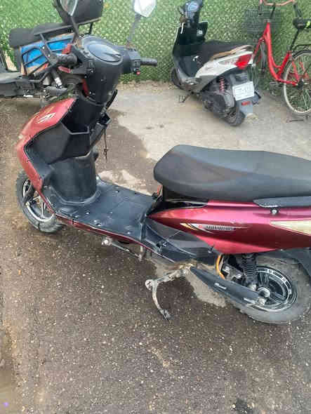 دراجه شحن للبيع بطاريات شرط عل فحص لشحنه لوحده توصلني من صوفيه لجزيرة لبعساف مستعجل على بيعته 400وبي مجال بسيط من نقوصات دراجه رقمي  ***********
