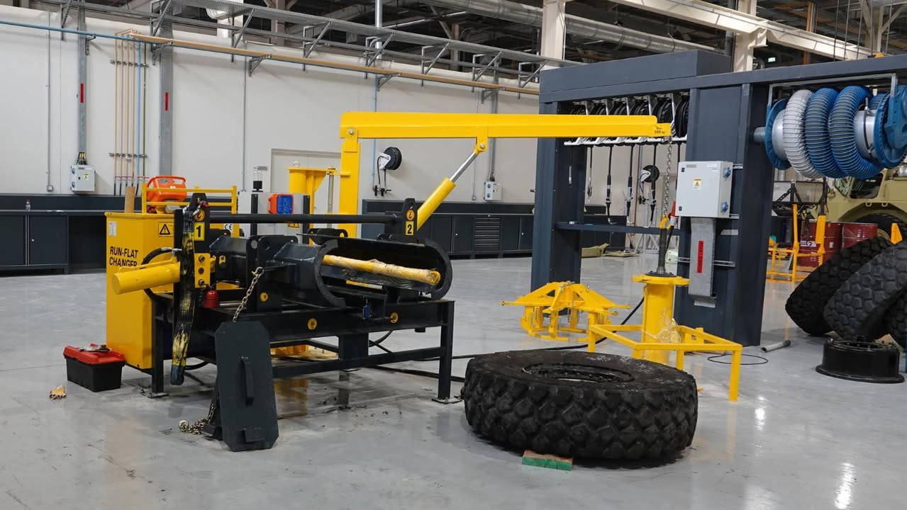 اسلام عليكم مكينه كبس الاطارات او دروعه داخل التاير لسيارات مصفحه و الهمر العسكريه
الستفسار ***********
