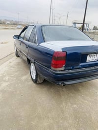 أوبل أوميغا • ١٩٨٩ • توماتيك