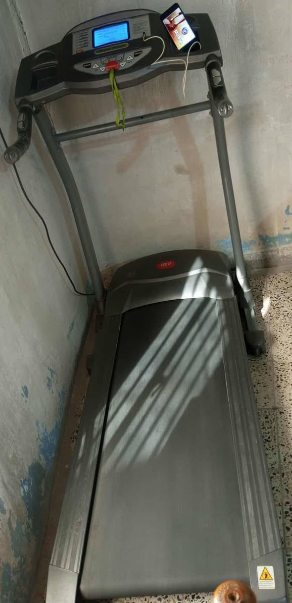 جهاز جري للبيع يتحمل وزن بالإمكان الاتصال على رقم ***********
