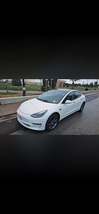 تسلا موديل 3 • ٢٠٢٥ • ٥٦٨٩ كم