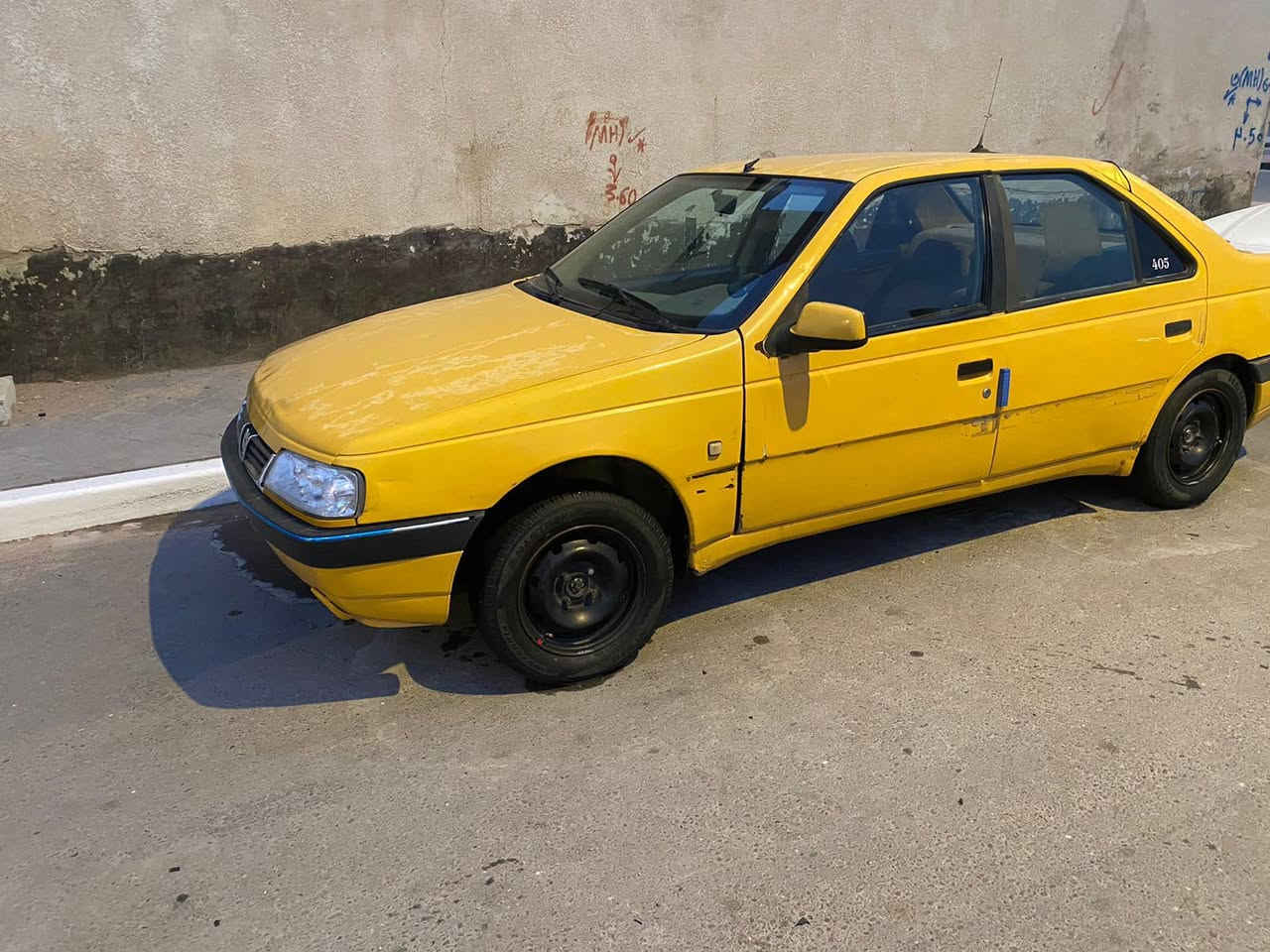 سلام عليكم 405 مديل 2016 رقم بصره نكليزي بسمي مصفره هيه وقرامات تحويل ثاني يوم مكينه بيه خيط تبخير وكير جديد حداديه جديده السياره جاهزه السعر 29 رقم الهاتف *********** العنوان البصره
