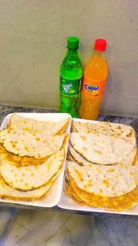 يقدم لكم لحم بعجين البركه عروضات (  50 قطعه لحم بعجين بي 25 مع بطل ببس...