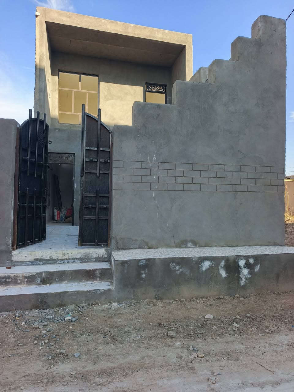 ✅للبيع دار سكن طابقين
✅المساحة 50م 
✅الواجهة 5*10م النزال
✅الموقع حي الحسين الثاني قرب المستوصف 
✅الطابق الأول غرفه ومطبخ وصحيات 
✅الطابق الثاني غرفه فقط 
✅البيت بناء حديث طابوگ عگاده تسليم مفتاح
✅الفيديو والصور أدناه توضح كافة التفاصيل 

♦️للاستفسار مراجعة مكتب الضامن للعقار الشارع التجاري مقابل منفذ المعرفه أو الاتصال 📞 
*********** واتساب
***********
