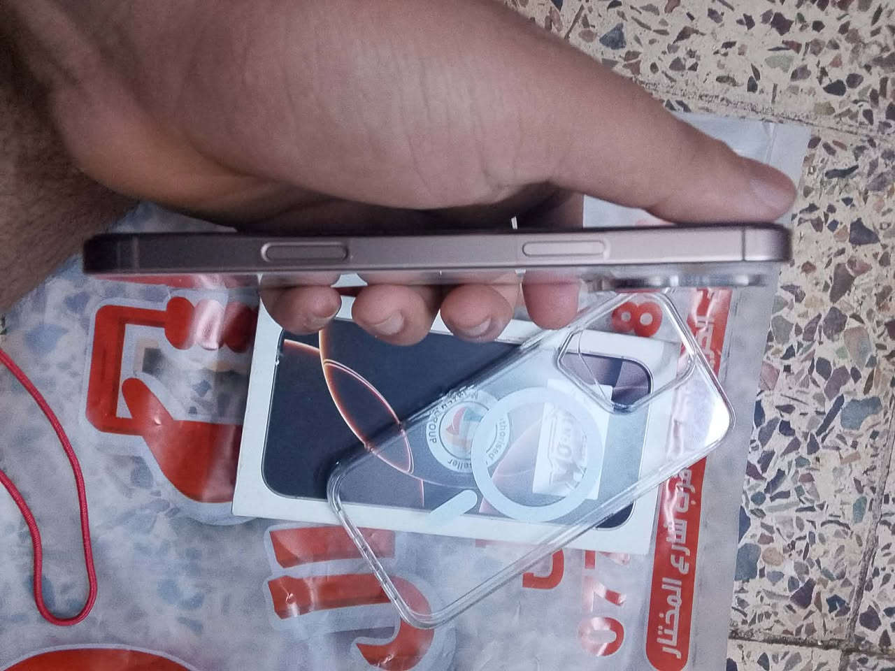 السلام عليكم ايفون
16 PRO MAX 
MASTER 
جهاز مكفول شرق اوسط كامل ملحقات وشادله 
بكج كامل لاسق ضهر مع لاسق حمايته عدسات ولاسق شاشه قطعتين ضد التعرق ومضلل وبنفس الوقت بس البكج سعره ٣٥الف وبلعافيه 
شرط شخط مابي مكفول ذاكره 256اابطاريه 88
جهاز تاخذه من باب بيتي مكفول كفاله عامه عده الضهر مفطور وشكد تريد ضمان على لسانك السعر مليون و250مكاني بغداد الحريه قرب ساحه عدن رقم الهاتف 
***********
