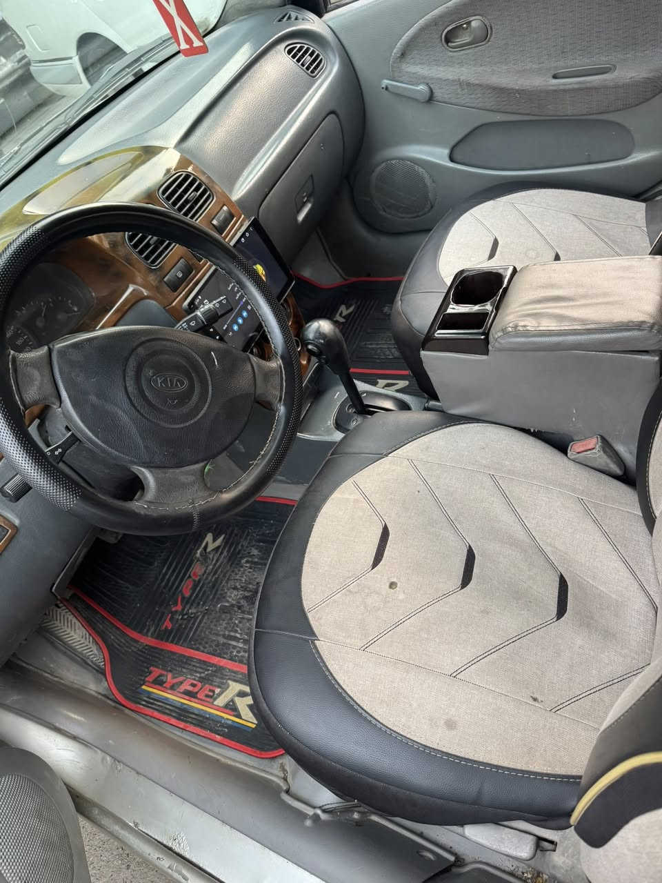 سلام عليكم كيه ريو موديل ٢٠٠١محرك كير صدر تمام بسمي السعر ٣٦ وبيهه مجال مكان بغداد شارع حيفا ***********
