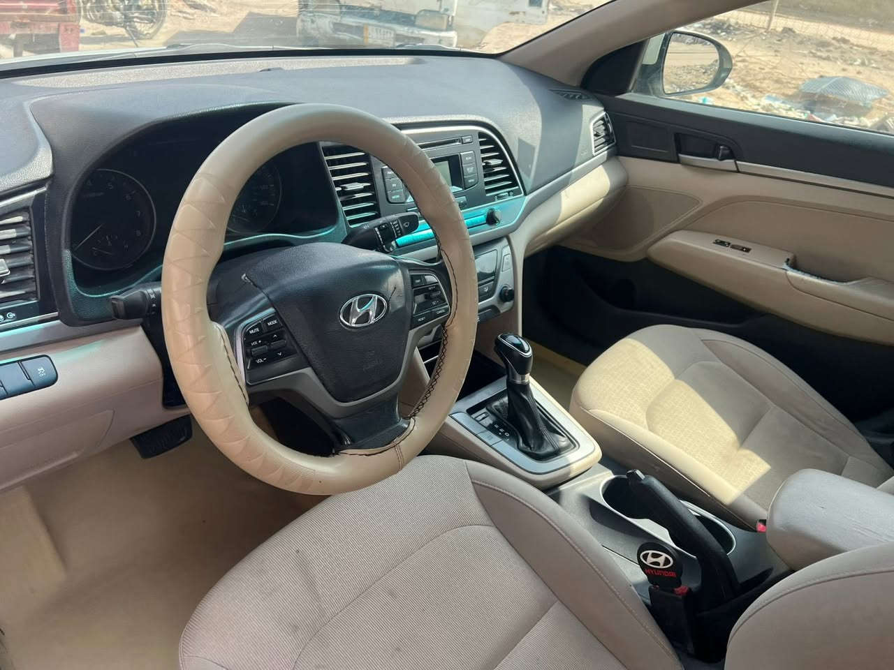 سلام وعليكم الانتره مديل 17 سياره حره رقم بصره دولي سنويه جديده سياره جاهزه من كلشي واد امريكي بيه بس بنيد مبدل بدود اي ضربه داخليه سياره جديده وجاهزه مكينه وكير وتخم تاير كله جديد سعر 112  بيه مجال  بيه جراد قليل بكاني بصره ***********
