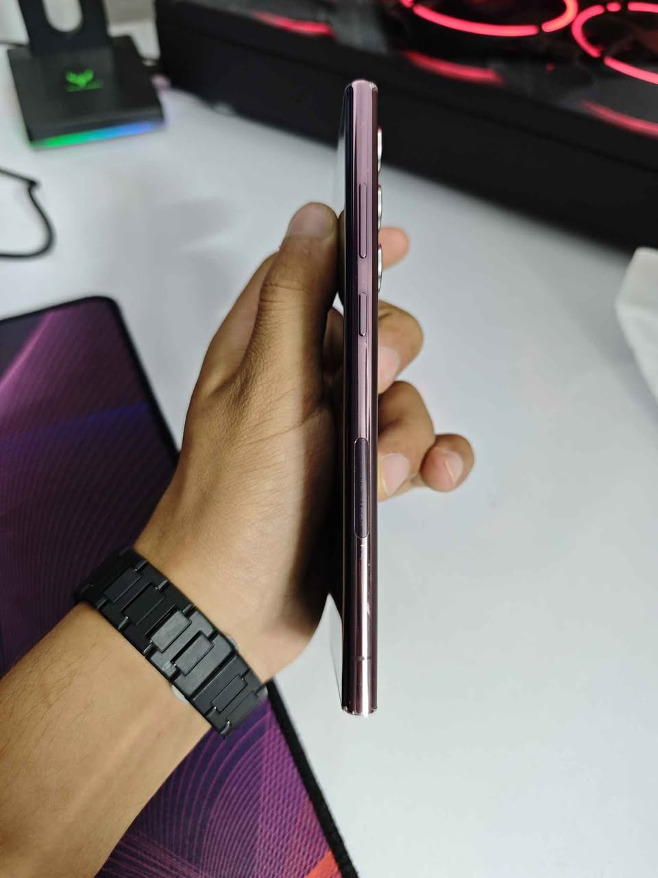 السلام عليكم شباب،
معروض للبيع جهاز Samsung Galaxy S22 Ultra 
​⚙️ مواصفات الجهاز:
​الذاكرة الداخلية: 256 جيجابايت.
​الرام : 12 جيجابايت.
​النسخة: اليابانية (تتميز بأداء قوي ومستقر، وتدعم تشغيل شريحة اتصال سيم كارد + eSIM الإلكترونية).
​المعالج: Snapdragon 8 Gen 1 
​الكاميرا: احترافية 108 ميجابكسل مع تقريب زووم 100X.
​الجهاز غير مفتوح ومابي اي خلل
نضافة الجهاز نفس ما موضحة بل صور 
​💰 السعر: 500 الف
الموقع : الكاظمية
​تواصل فقط على الرقم : ***********
متوفر واتساب تليكرام المدائن, بابل
