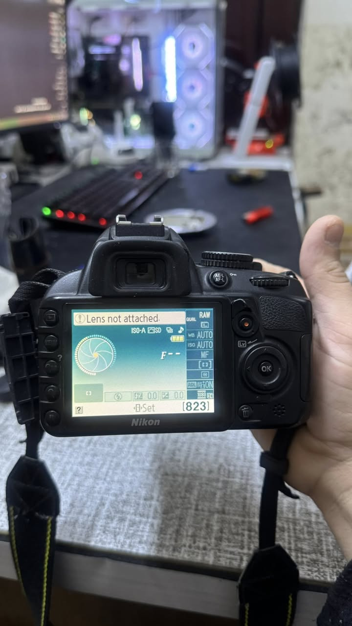 Nikon d3100
كامرة نيكون للبيع نظيفة كل عيب مابيه تحي تفحصها وتچيكها وياها عدسة الاصلية بلادية وياها بطارية وياها ميموري(رام) ١٦ گيگا اصلي وياها جنطة والحزام كامل مكاني كركوك توصيل ماعندي 
سعرها ٢٢٠ الف وبيها مجال بسيط


**إذا كنت صاحب هذا الإعلان وتريد حذفه لأي سبب، رجاءا أرسل رسالة إلى الدعم الفني**