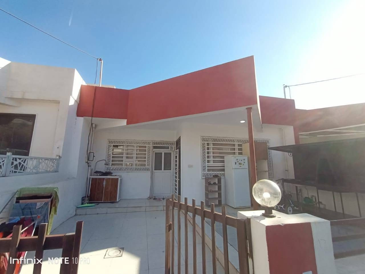 سلام عليكم بيت للبيع اربيل شقلاوة مجمع ائفاس ستي كامل مؤثث مساحه 160 متر غرفتين نوم صاله و حولي  ومطبخ صحيات كراج حديقه يسجل بأسم كل من يحمل الجنسيه العراقيه خدمات كهرباء ماء موجود السعر (4) دفاتر و (35) ورقه وبي مجال 
 للإستفسار على الرقم ***********
متواجد واتساب ملاحظه البيت بأسمي
