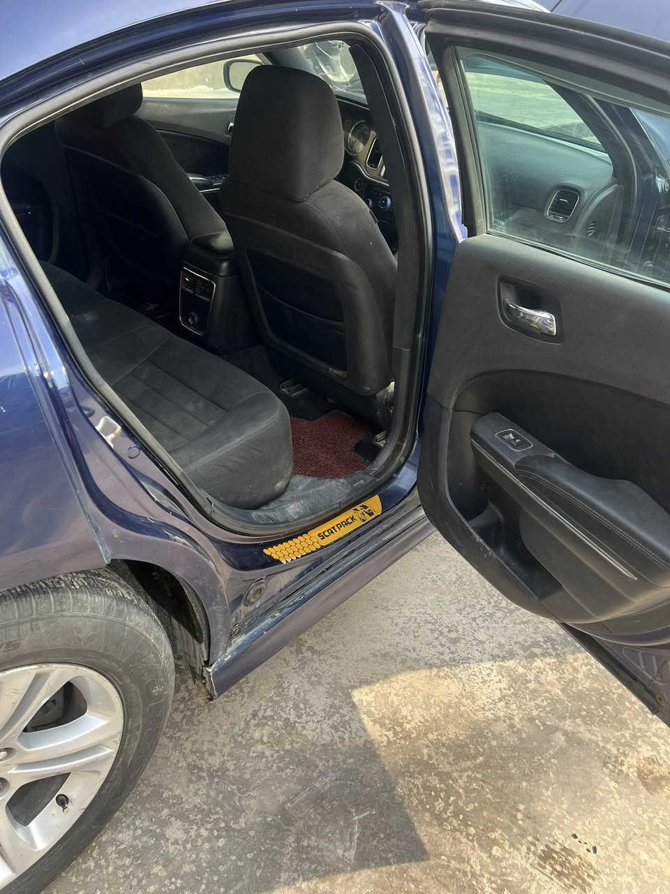 جارجر  موديل 2013 للبيع
 رقم بغداد إنكليزي باسمي 
تبديل جاملغ وبنيد فقط الباب الخلفي صبغ قليل

 مكاني النجف المناذره  للاتصال *********** ￼
